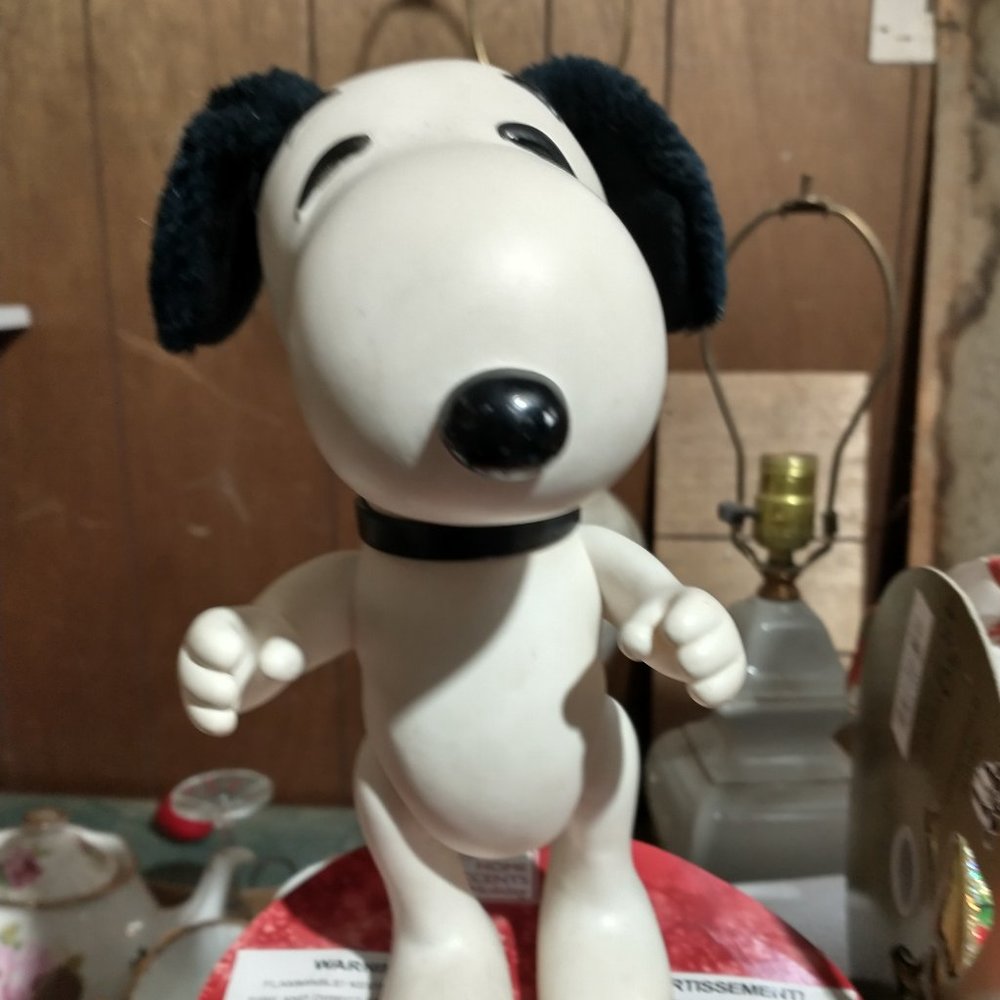 Vintage Peanuts Snoopy toy